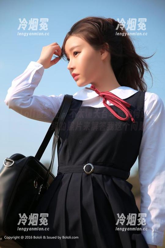 BoLoli菠萝社-柳侑绮 BoLoli菠萝社 - 不太懂天台写真为何让人心动:柳侑绮的照片来解答我这个问题吧。