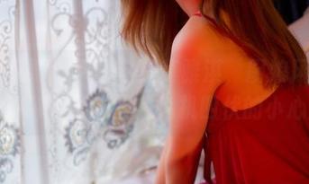 GIRLT果团网 – 这是莫雅淇，厨娘风，图包里的每一帧都是我危机四伏的小心脏。