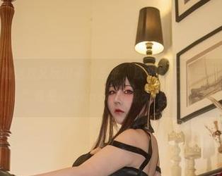 KANEKO咔喵这次又玩得不亦乐乎，欧根亲王赛车服背后的“动力”竟是……cos和资源无缝衔接！