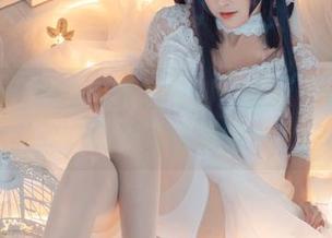 Luisa_零纱的私拍时刻：在柴郡旗袍的优雅边缘游走