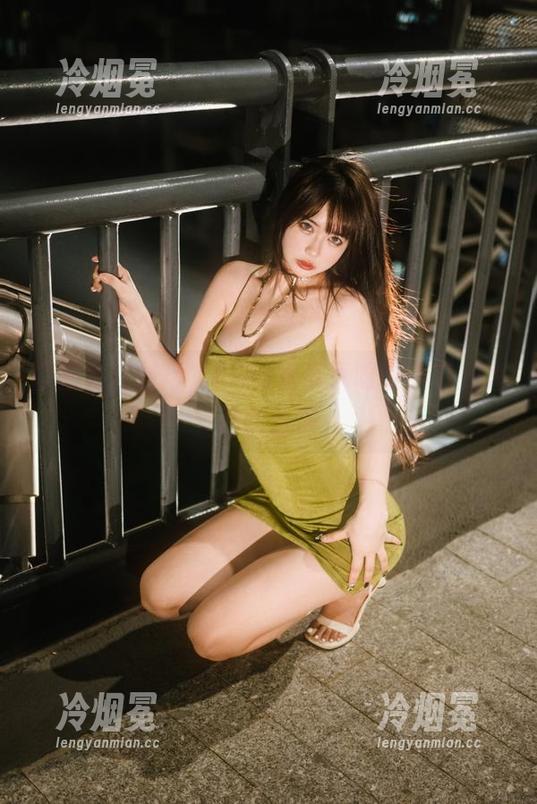 自拍也要技巧，Tina很妖孽呀让小白变大神的合集