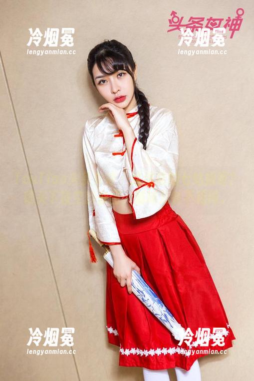 TouTiao头条女神-七姑娘 TouTiao头条女神 - 这谁家的七姑娘呀?镜头下镂空的套图,滋味儿各不相同。