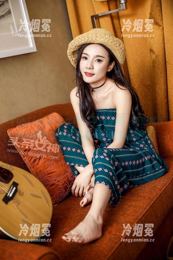 TouTiao头条女神-杨漫妮baby TouTiao头条女神 - 不只是猫,杨漫妮baby的少女与猫美图,听说猫都嫉妒了