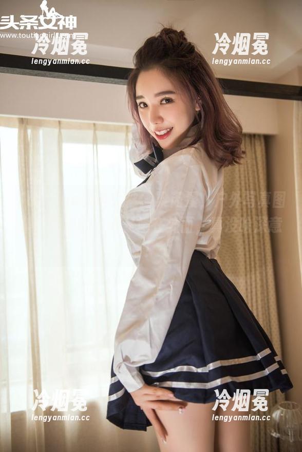 TouTiao头条女神 - 梁芮溪，户外写真图集！我说的户外是她在外面，真没啥深意！