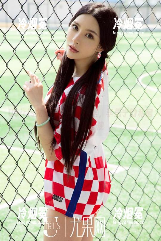 UGirls尤果网 - 在校园里，李思宁的私房作品打破常规