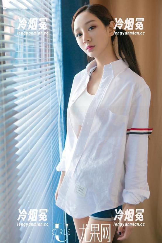UGirls尤果网 - 图片里的美足，王幼贞每一个姿势都恰到好处。