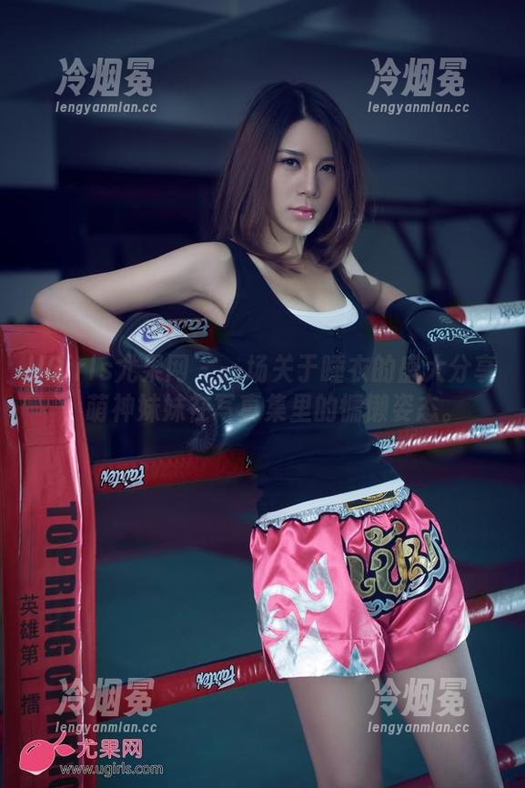 UGirls尤果网 - 一场关于睡衣的盛大分享，萌神妹妹在写真集里的慵懒姿态。