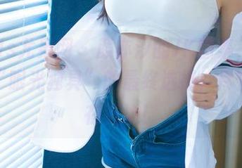 UGirls尤果网 – 颜亦汐的JK图集，你定位的“眼光独具”的最终选择，尽管我人在海边！