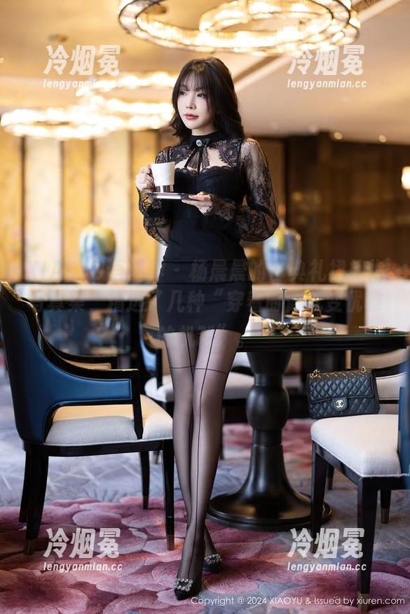 XIAOYU语画界-杨晨晨 XIAOYU语画界 - 杨晨晨的古典礼裙旗袍写真集,精选了几种“穿着时候就变优雅的机制”。