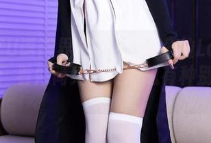XIAOYU语画界 – 灰丝+潘朵拉Laa的全套写真：看似简约，实际总有种别样味道。