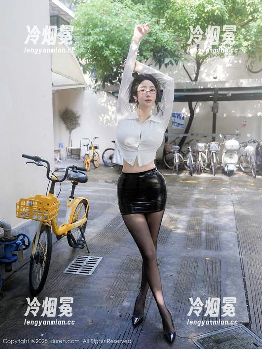 Xiuren秀人网-养乐多Doll Xiuren秀人网 - 免费送出养乐多Doll的原图,穿上校服你也能逆袭!