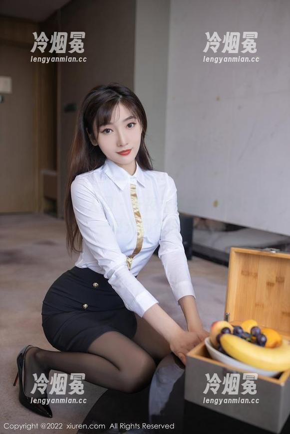 Xiuren秀人网 - 千夜未来丝袜图集：每一毫米都在低语