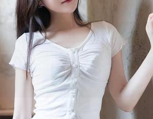 Xiuren秀人网 – 小夕Kitty的泳装图集，晒的不只是美，还有那份恰到好处的惬意分享。