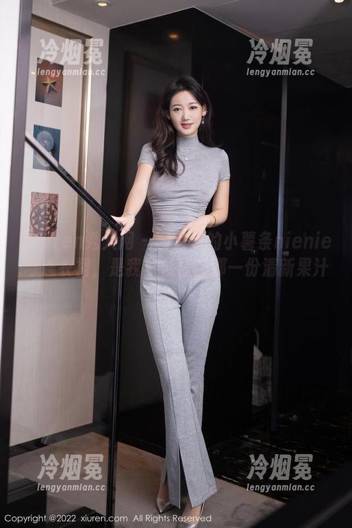 Xiuren秀人网-小薯条nienie Xiuren秀人网 - 图集里的小薯条nienie与连衣裙,是我早餐里的那一份清新果汁。