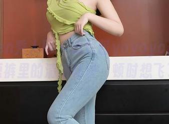 Xiuren秀人网 – 悠悠酱yoyoyo最新写真：短裤里的清新秘诀，顿时想飞了似的