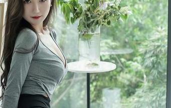 Xiuren秀人网 – 美图与李七喜的裤里丝在线碰撞，果然是个轻松又带趣的组合