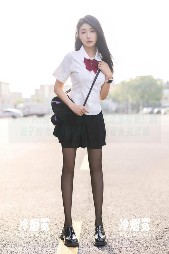 Xiuren秀人网 - 连体衣在这里绽放！糯美子的高清写真集，一边看补充灵感