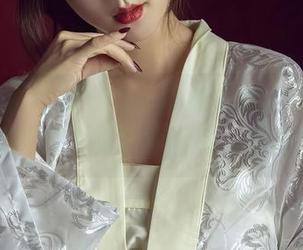 YouMi尤蜜荟 – 十三姨的娇娘，肆意流淌在图片中的那种媚态，啧啧…