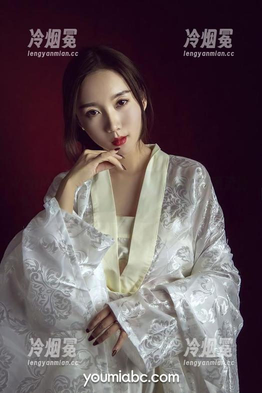 YouMi尤蜜荟 - 十三姨的娇娘，肆意流淌在图片中的那种媚态，啧啧…