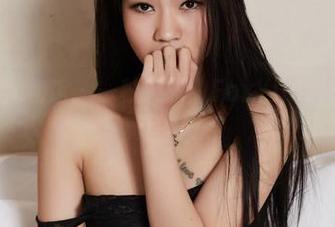 YouWu尤物馆 – 一秒入职！FoxYini孟狐狸护士写真回眸杀！