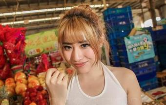 aiss – 欣杨的连体衣原图真是太妙了，连我都忍不住假装自己是模特！