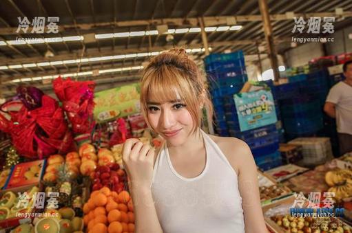 aiss-欣杨 aiss - 欣杨的连体衣原图真是太妙了,连我都忍不住假装自己是模特!