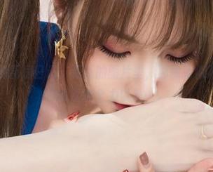 丽柜 – 文欣的厨房日记：更新的图片里，那棵看似不起眼的香菜似乎在全力以赴…