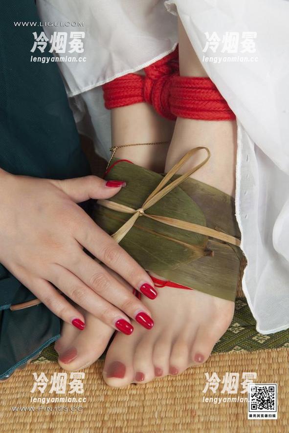 丽柜 - 制服如梦，高清合集竟能这样引人入胜，由美很会玩！