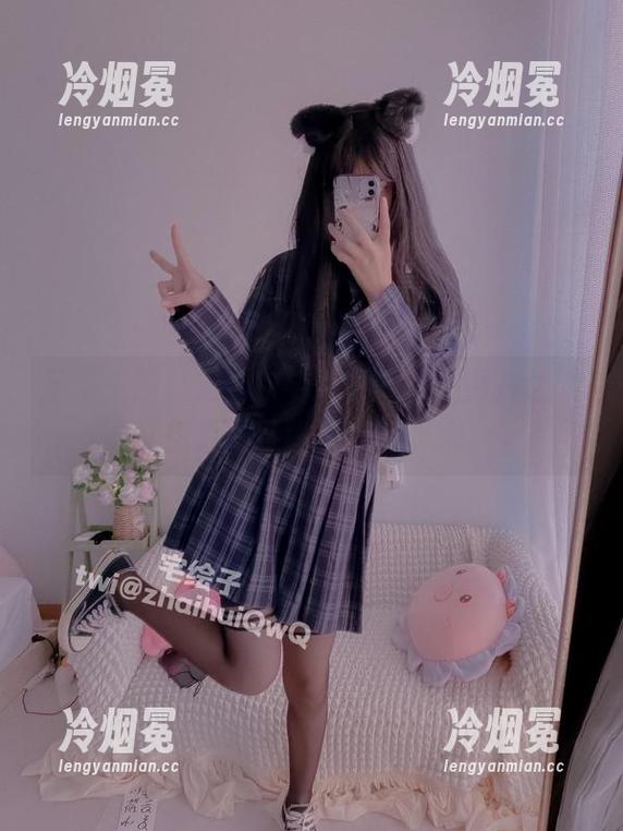 圣诞主题，二阶堂宅绘子的作品图片让人又想踢掉高跟鞋又想溜冰。