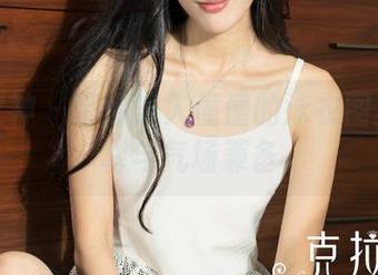 克拉女神 – 带你潜入僮僮的泳衣图集：身材与气场兼备