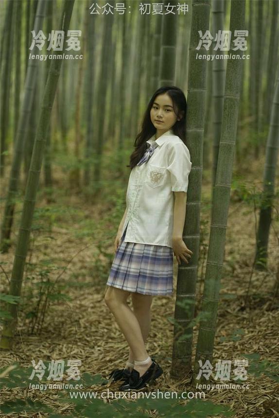 初夏女神-点点 初夏女神 - 原图直击:点点总是那么从容,果然无恙。