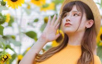 前羽rr的“碧蓝档案”：尾形康娜在水里游得真拼，图库下载快来取！