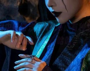 精选红裙中的奈汐酱Nice，有种想随着她转圈的冲动，哈哈。