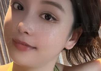 微密圈 – 奶雯的红色战衣，配上这美图，你要不要来一趟颜色的震撼之旅？
