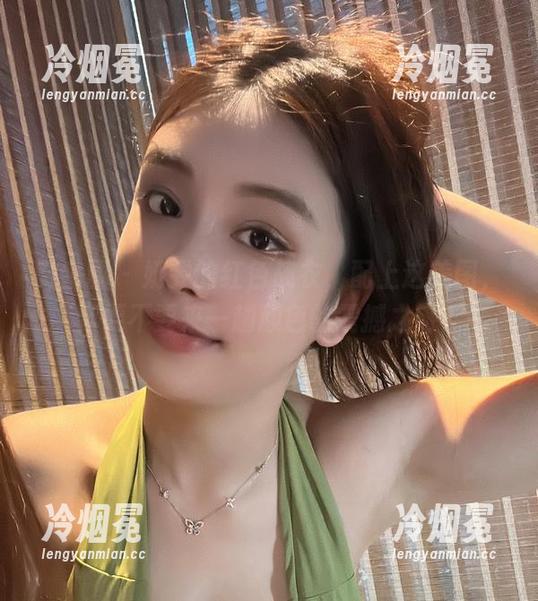 奶雯 微密圈 - 奶雯的红色战衣,配上这美图,你要不要来一趟颜色的震撼之旅?