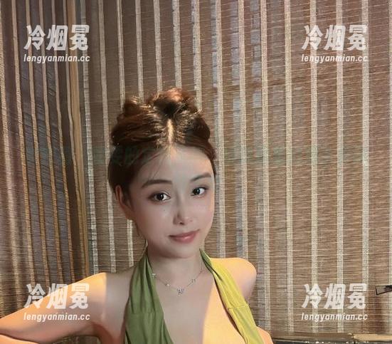 奶雯 微密圈 - 奶雯的定制美脚,别说没想过那么养眼的角度