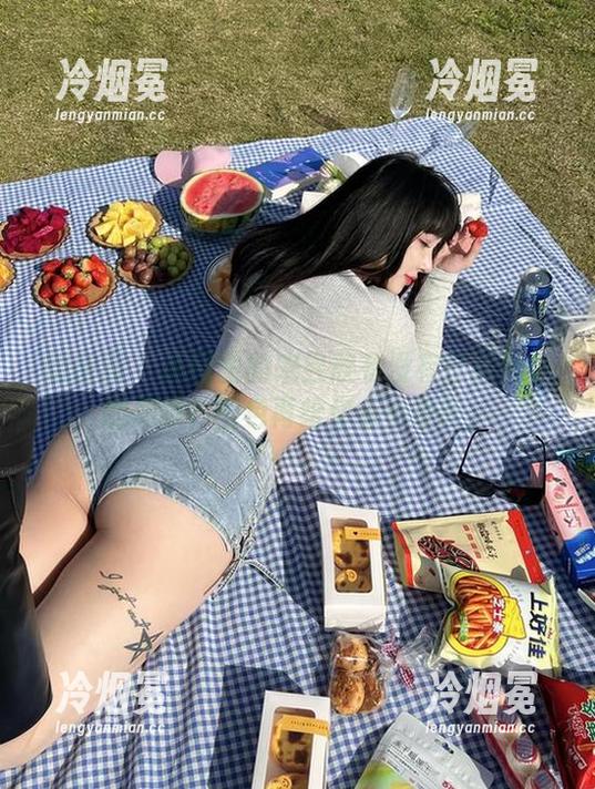 宋昱欣 微密圈 - 原图里的宋昱欣有没有打破衬衫的局限?图包再给你点小惊吓。