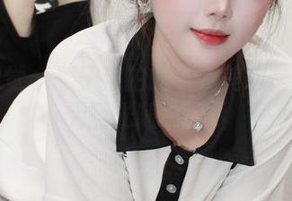 小众视觉 – 惠子自拍的不完美才是完美：无圣光随性展示