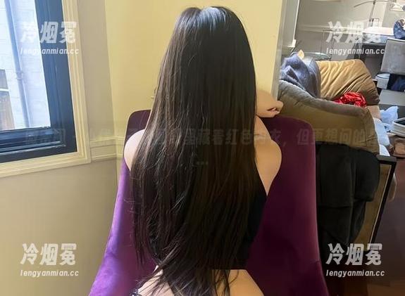微密圈 - 小优优子的图册里藏着红色内衣，但更想问的是…