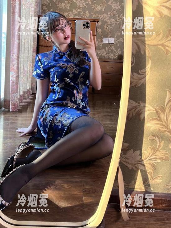 张思允 微密圈 - 高清在线:张思允黑丝制服,难道这才是人生的意义?