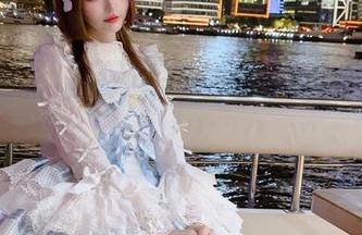 彩芸_Nebula把泳衣穿出了新高度，这组合果然是摄影界的“疗愈良方”！