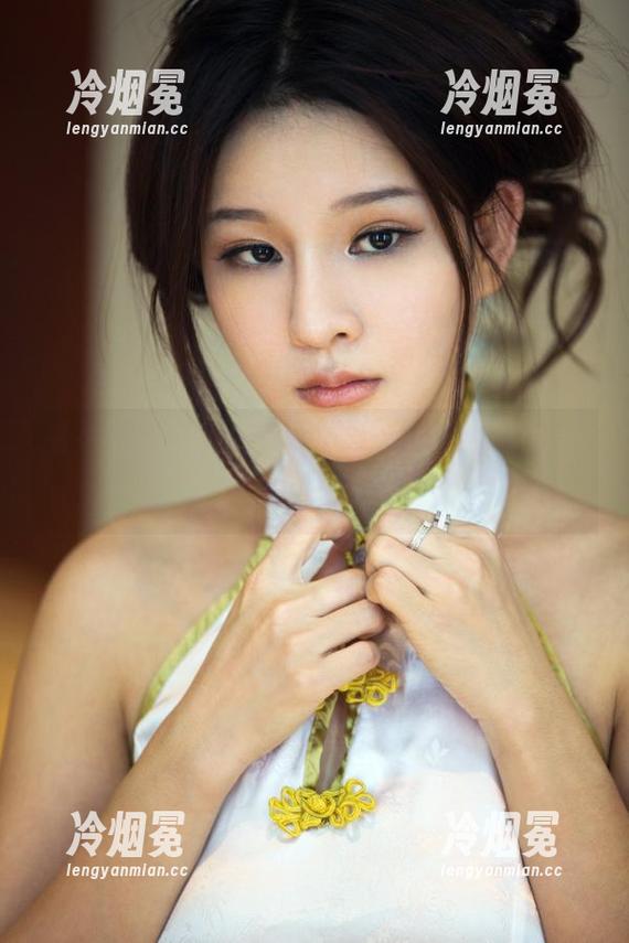 推女郎-王馨瑶 推女郎 - 令人意外的吊带写真更新,王馨瑶,你的搭配师真牛!