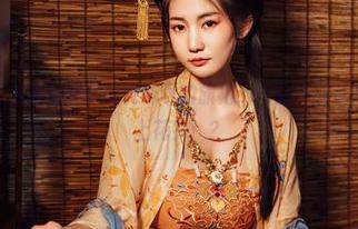 套图大展，星澜是澜澜叫澜妹呀的旗袍cos能不能让我脑子里插上花？！？