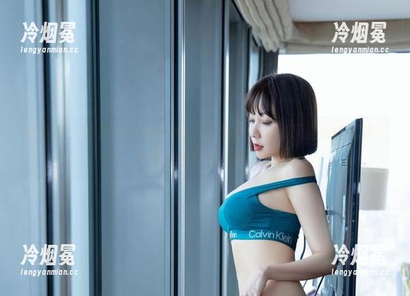 微密圈 - 果儿Victoria的少女图库：谁说下载只能用来工作？这也是提升审美的方式哦！