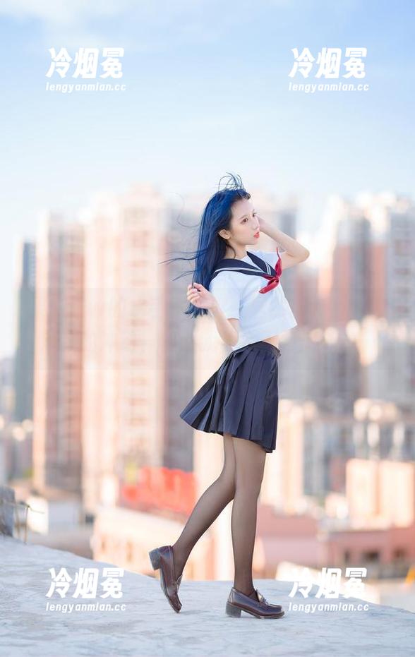 果咩酱w的水手服写真，居然让我有种去海边的冲动，虽然我根本不会游泳……