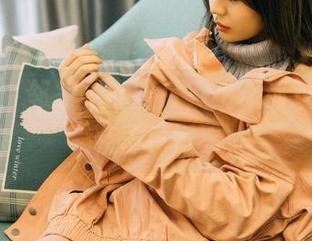 果团网：邻家少女照片，哦，那双温柔的鞋子真好看