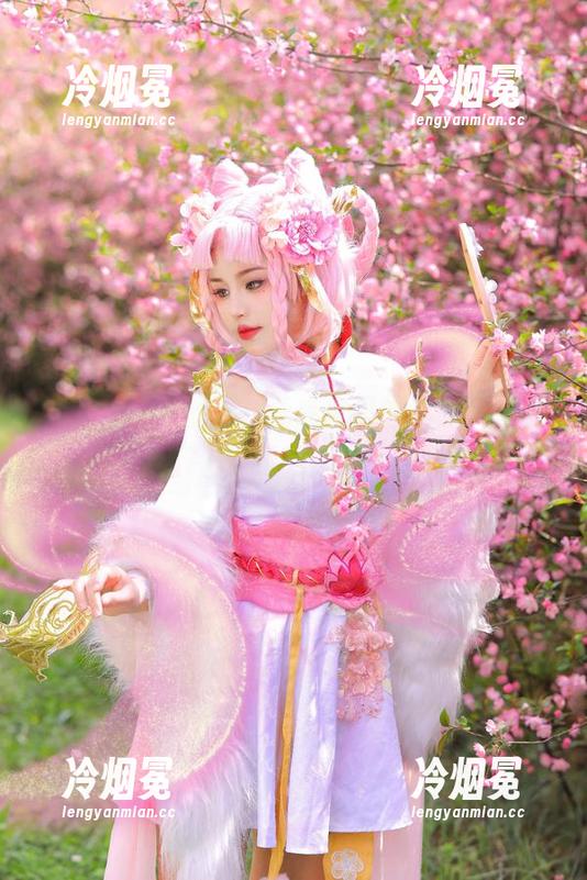 高清！桃暖酱窝在死库水里的样子，犯规了吗？