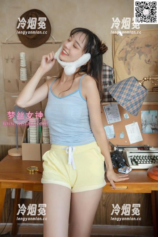 梦丝女神 - 灵唯的全套写真：关于美脚的一切…以及更迷人的想象
