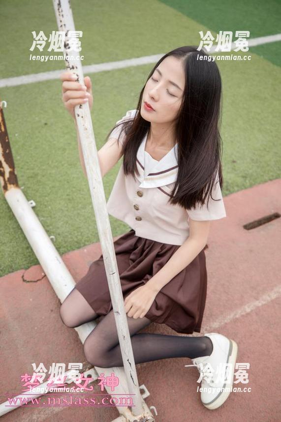 梦丝女神 - 璇璇的天台私拍：谁说天台不能当舞台？