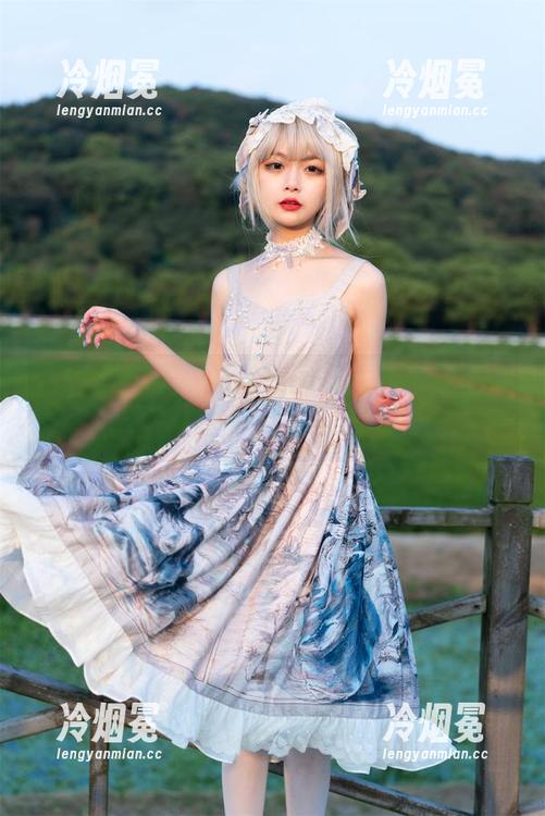 户外黑长服，梨瑾瑾带你体验风的温柔和冲击，原图、写真集，随便翻翻～